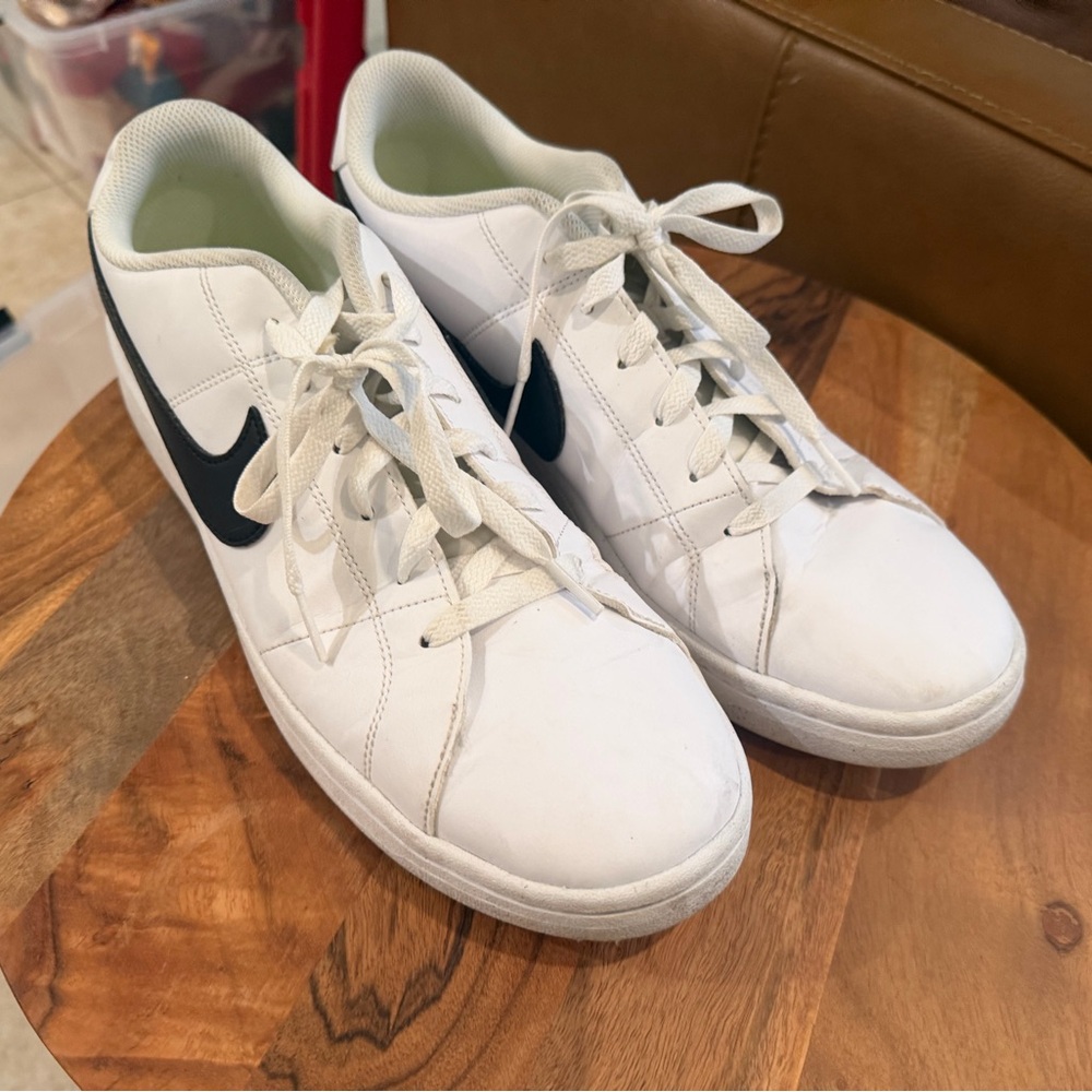 Nike Court Royale 2